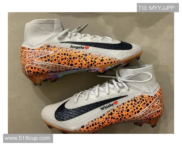 80年代经典球星足球鞋回顾：追溯传奇时光与独特设计魅力