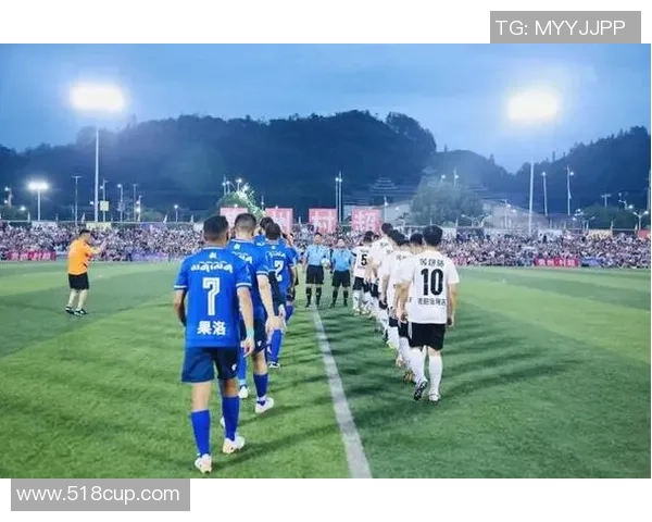 背身单打高手盘点:足球场上那些能够撕裂防线的球星 背身单打高手盘点:足球场上那些能够撕裂防线的球星